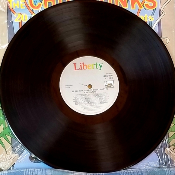 Fun old vinyl record album. Alvin & the Chipmunks - Picture 2 of 3